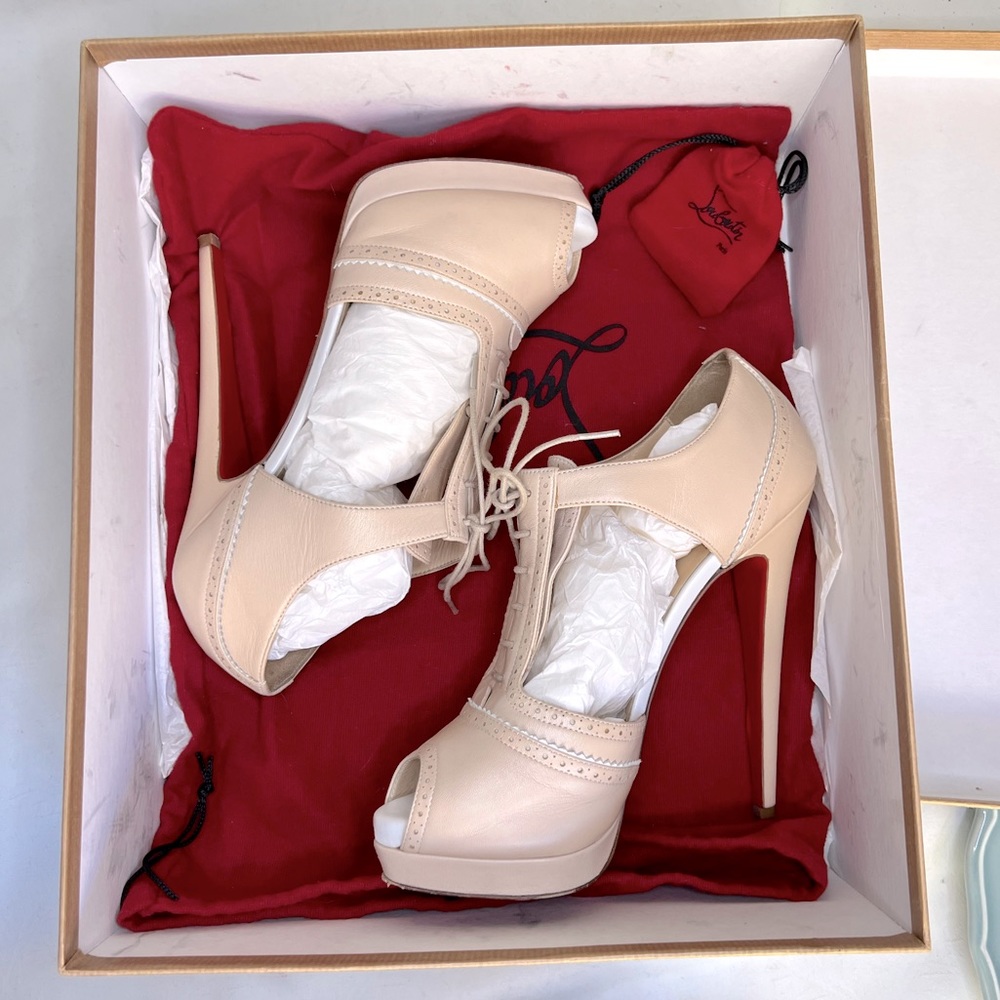 SALE!!! Christian Louboutin nude lace up heels, size 38 - Picture 3 of 15